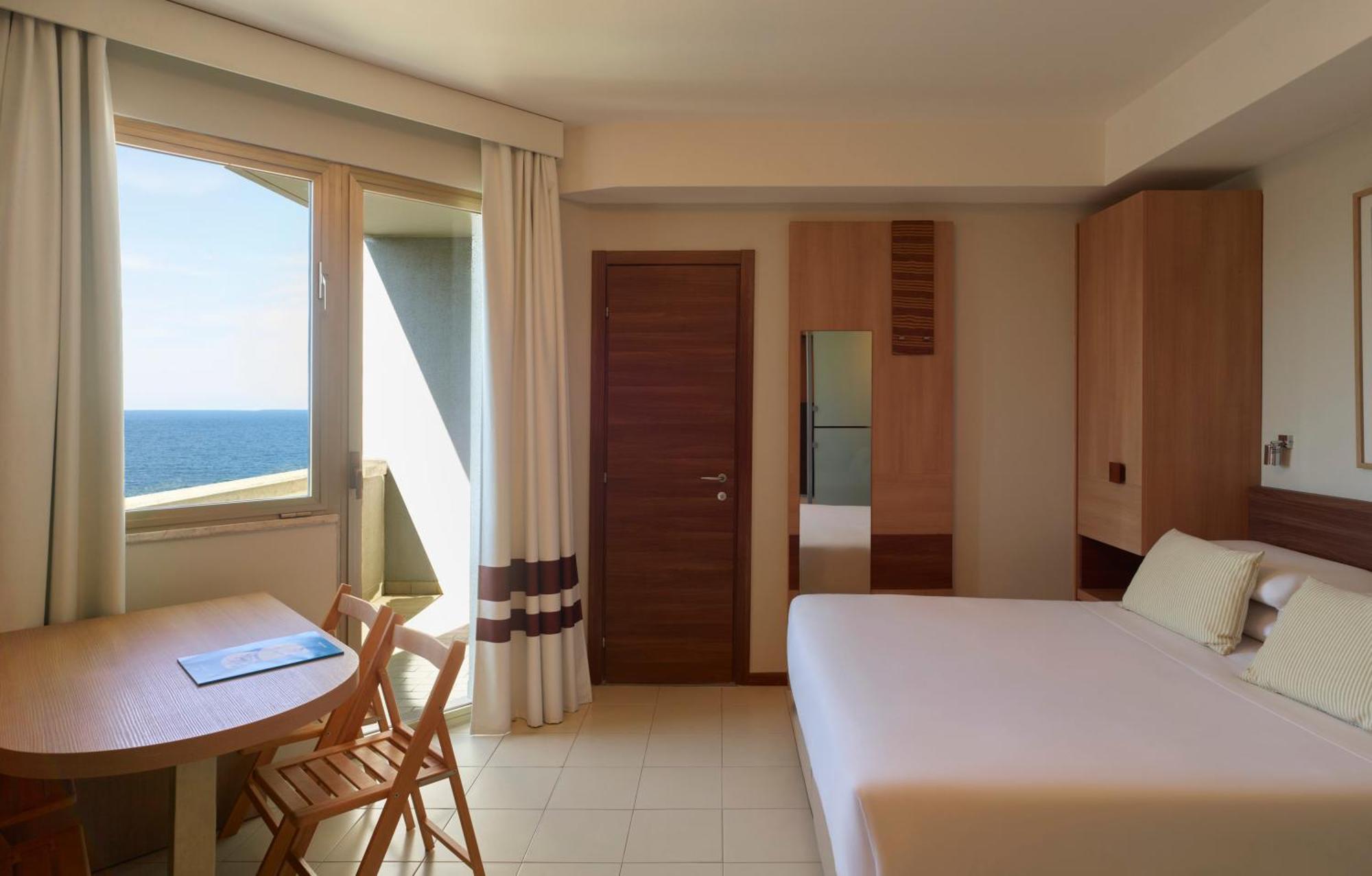 Serena Majestic Residence Montesilvano Marina Oda fotoğraf