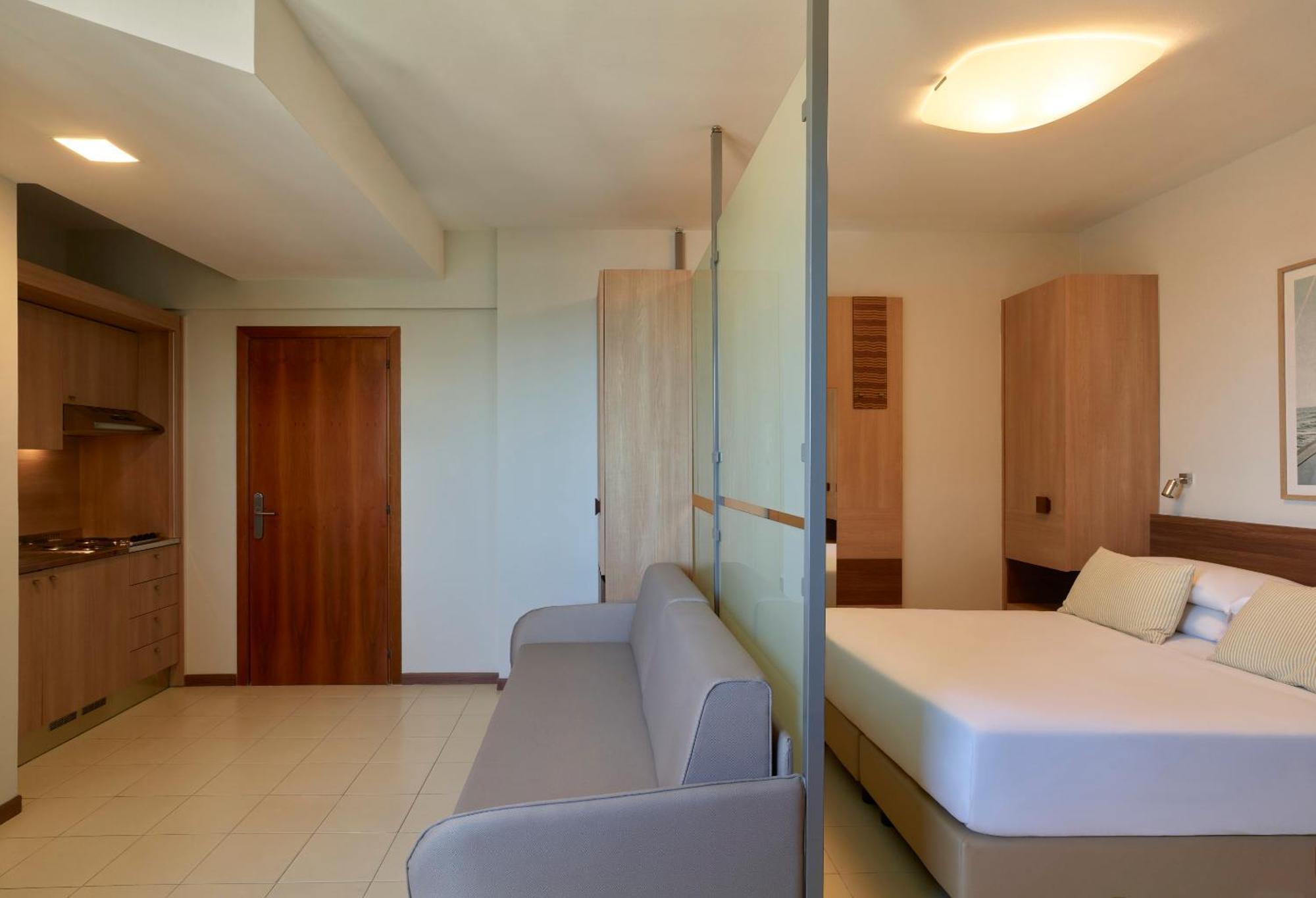 Serena Majestic Residence Montesilvano Marina Oda fotoğraf