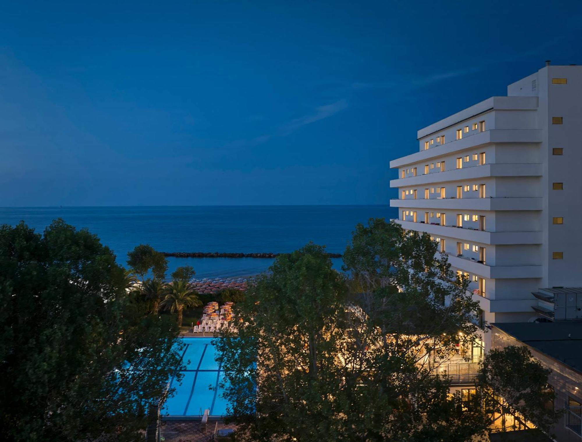 Serena Majestic Residence Montesilvano Marina Dış mekan fotoğraf